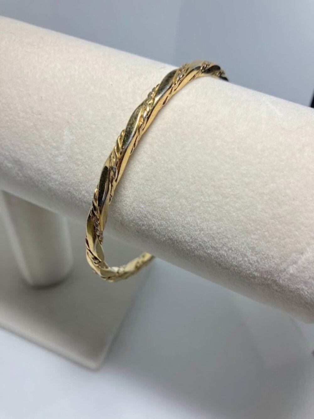 Monet Vintage Gold Tone Twisted Bangle Thin Ornate Classic Minimalistic Layer